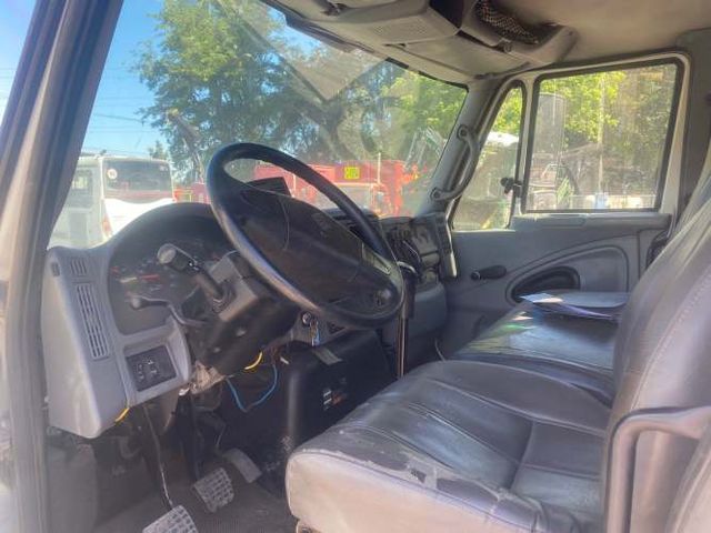 CAMION CON PLUMA Marca INTERNATIONA Modelo 4400 Año 2006