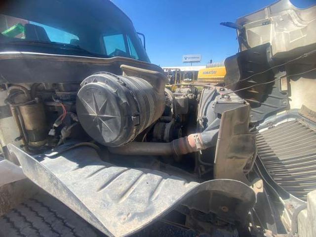 CAMION CON PLUMA Marca INTERNATIONA Modelo 4400 Año 2006