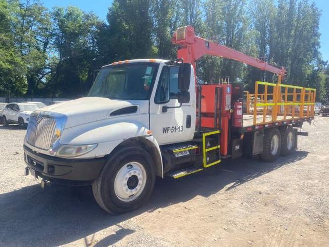 CAMION CON PLUMA Marca INTERNATIONA Modelo 4400 Año 2006