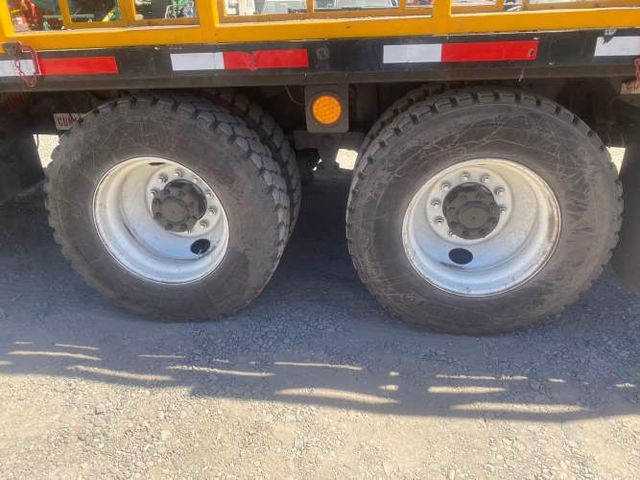 CAMION CON PLUMA Marca INTERNATIONA Modelo 4400 Año 2006