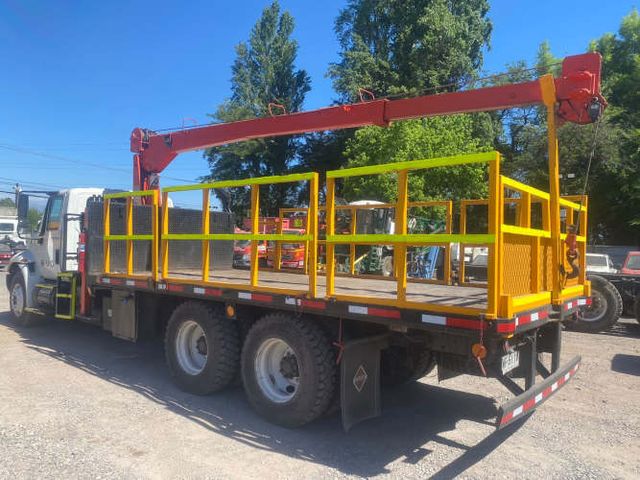 CAMION CON PLUMA Marca INTERNATIONA Modelo 4400 Año 2006
