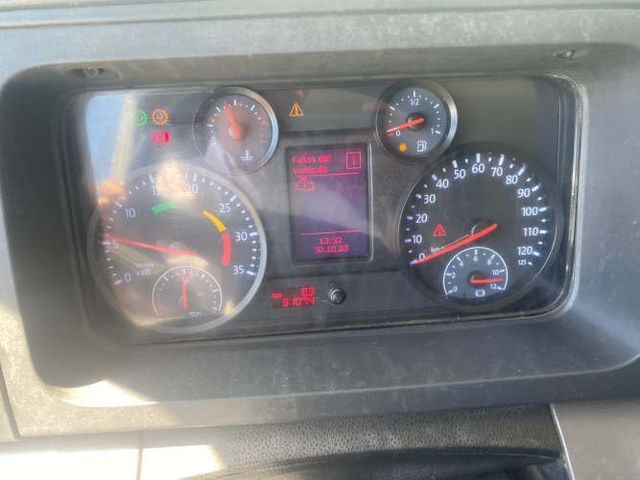 CAMION CON PLUMA Marca VOLKSWAGEN Modelo CONSTELLATION 26.280 DC Año 2017