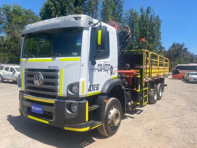 CAMION CON PLUMA Marca VOLKSWAGEN Modelo CONSTELLATION 26.280 DC Año 2017