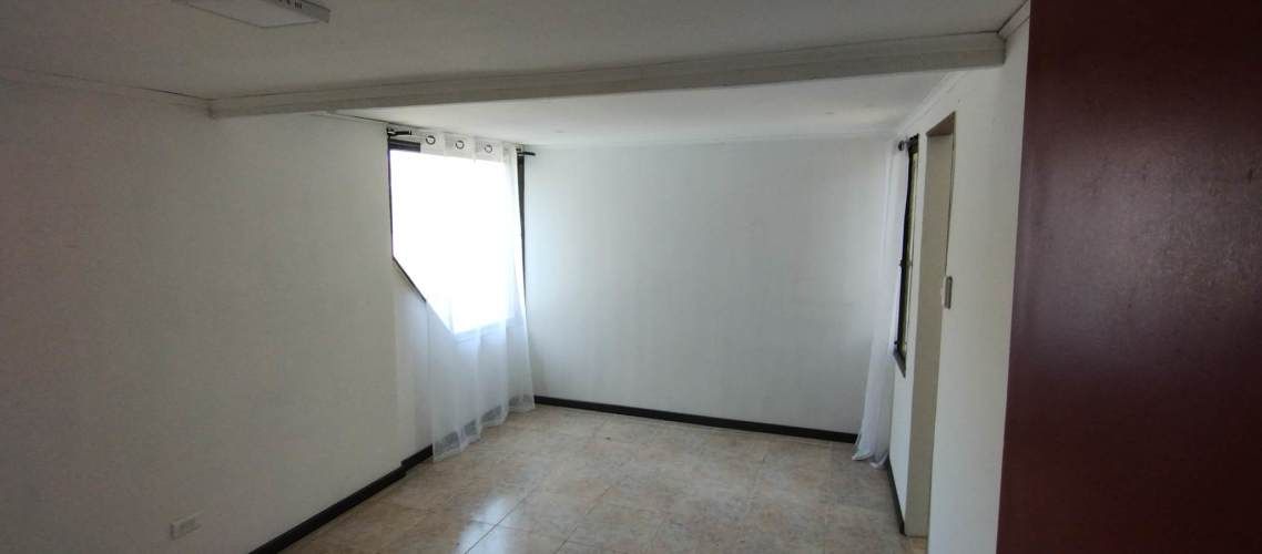 Arriendo casa amplia en avenida