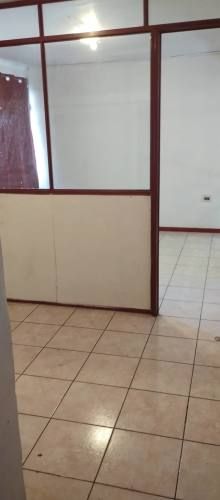 Arriendo casa amplia en avenida