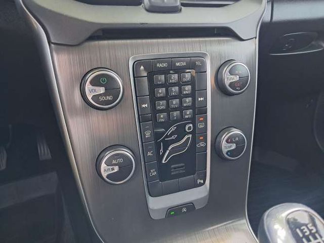 VOLVO V40 T4 COMFORT 2.0 MEC  2016