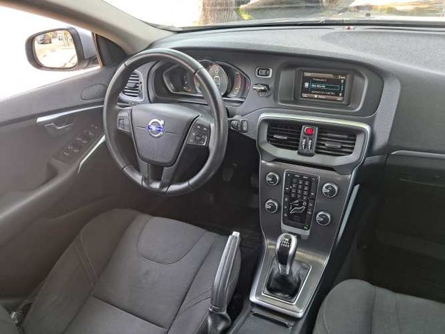VOLVO V40 T4 COMFORT 2.0 MEC  2016