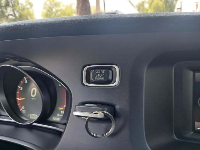 VOLVO V40 T4 COMFORT 2.0 MEC  2016