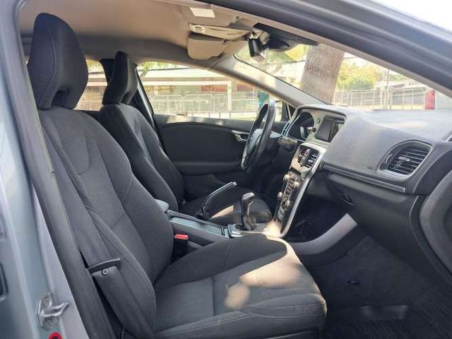 VOLVO V40 T4 COMFORT 2.0 MEC  2016