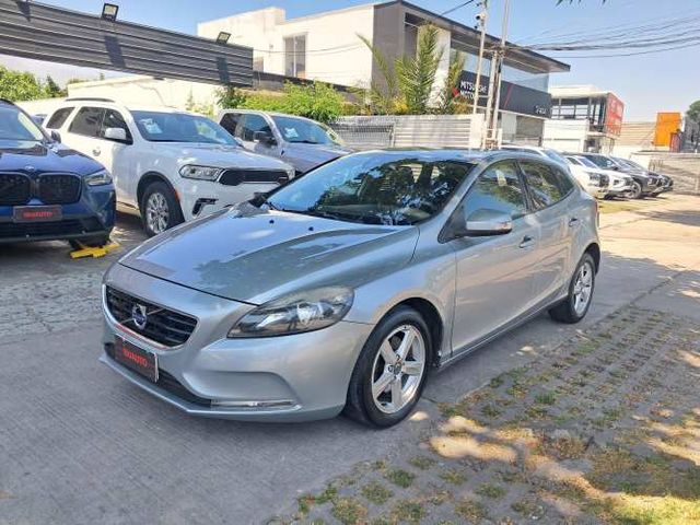 VOLVO V40 T4 COMFORT 2.0 MEC  2016