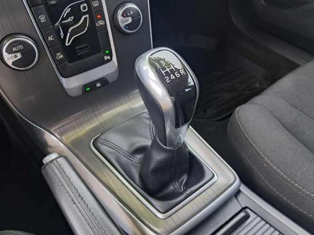 VOLVO V40 T4 COMFORT 2.0 MEC  2016