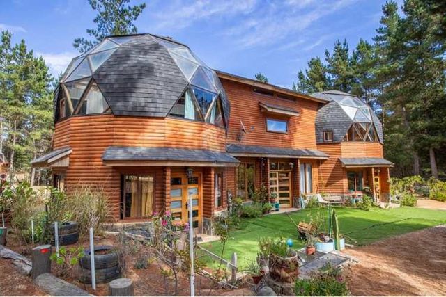 Cinco domos con humedal, bosque y río en algarrobo