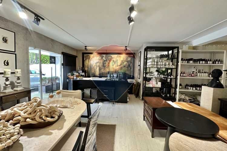 Local ccial alonso cordova casi esq vitacura