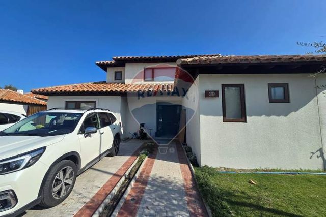 Casa ampliada en piedra roja piscina quincho