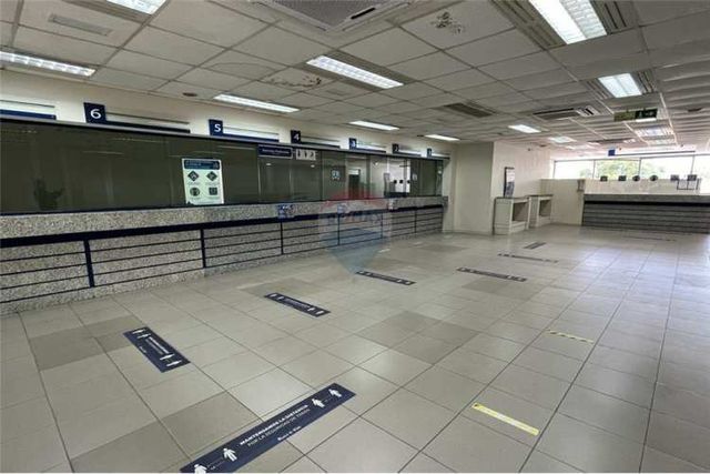 Se arrienda gran edificio comercial,calle 1 sur.