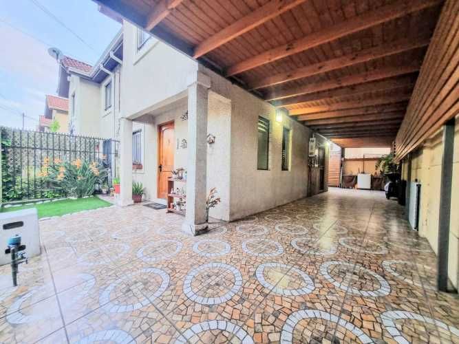 Amplia Casa en sector tranquilo 3d/3b (127860)