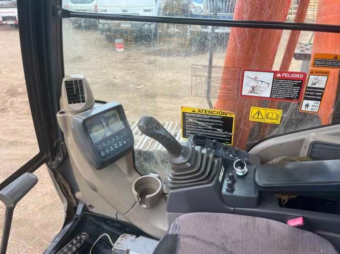 VENDO EXCAVADORA HITACHI ZAXIS 200