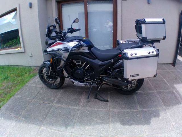 Vendo moto Marca MORBIDELLI , modelo T 1002 VX, año 2025, 1 dueño, sin ningún detalle , papeles al día,  tranferible , CONVERSABLE.