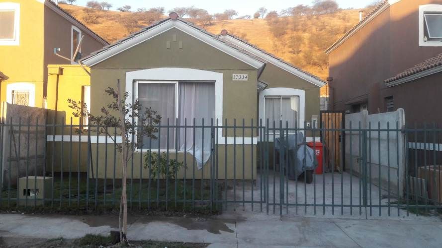 Casa Con Piscina Conjunto Faldeos De Nos