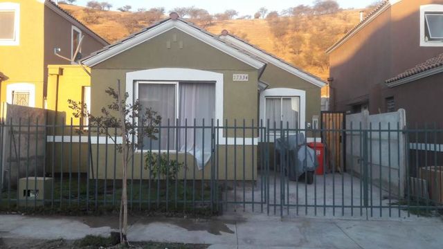 Casa Con Piscina Conjunto Faldeos De Nos