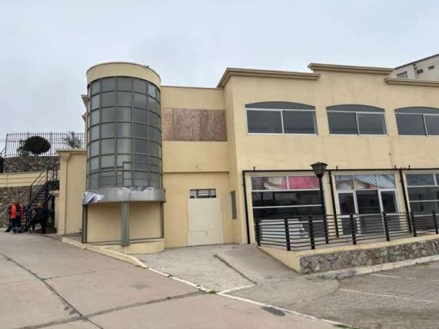 OPORTUNIDAD COMERCIAL ÚNICA EN EL LÍMITE DE LA SER