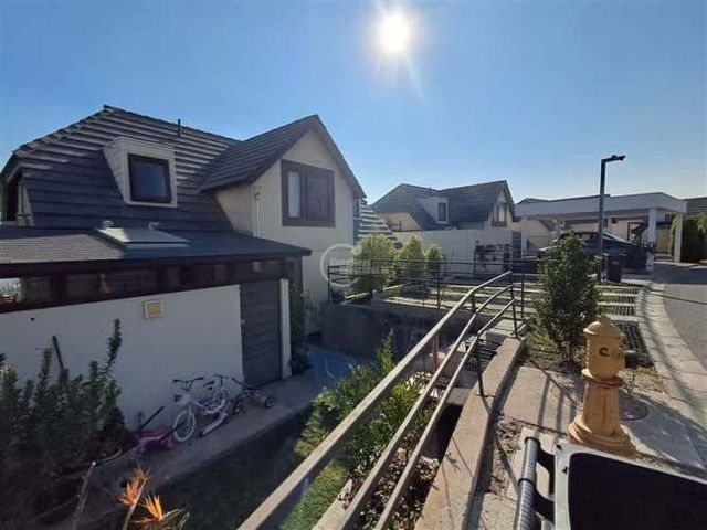 CASA Camino del Paisaje / Alto Macul