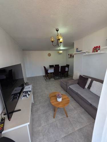 SE VENDE HERMOSO DEPARTAMENTO, EXELENTE UBICACION.