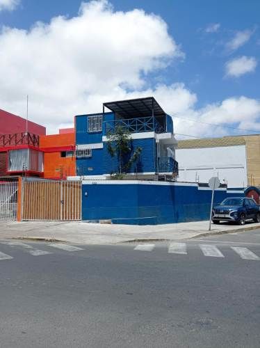 Casa esquina 5 dormitorios, Avelino Contardo