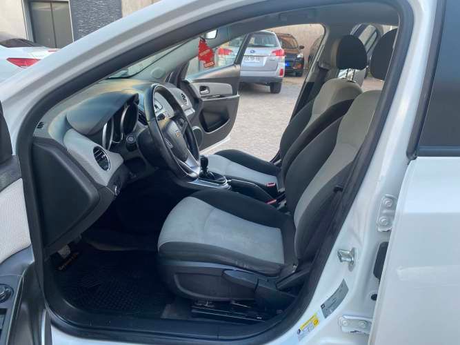 AUTOMOVIL CHEVROLET CRUZE II HB LS AÑO 2014 1.8 Km 88094