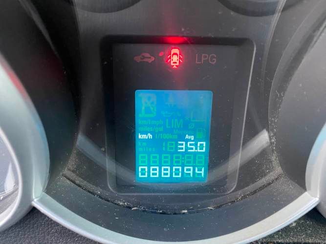 AUTOMOVIL CHEVROLET CRUZE II HB LS AÑO 2014 1.8 Km 88094