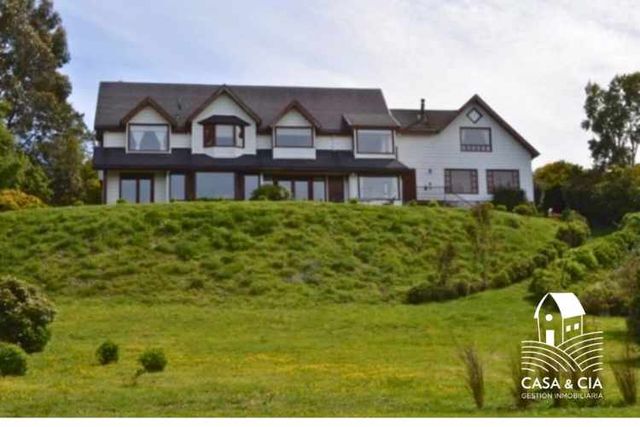 Se vende casa en Molino Viejo Puerto Varas  6 dormitorios 4,5 baños.