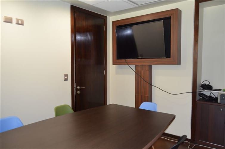 OFICINA Avenida del Valle con Santa Clara