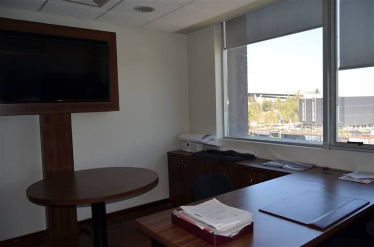 OFICINA Avenida del Valle con Santa Clara