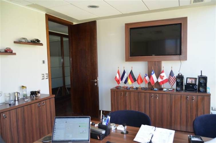 OFICINA Avenida del Valle con Santa Clara