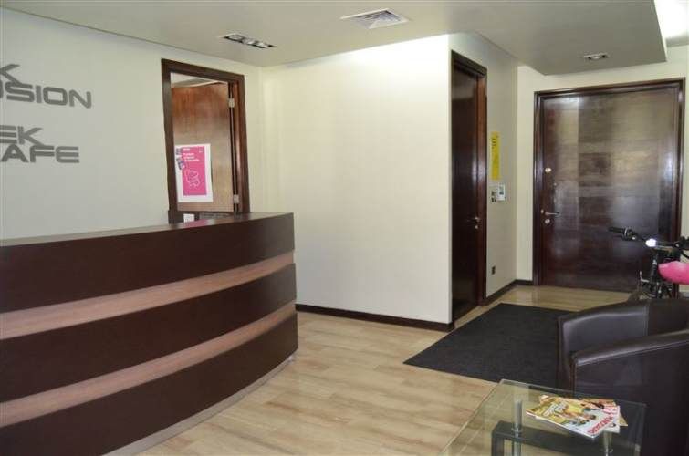 OFICINA Avenida del Valle con Santa Clara