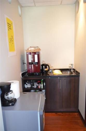 OFICINA Avenida del Valle con Santa Clara