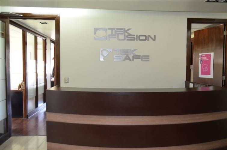 OFICINA Avenida del Valle con Santa Clara