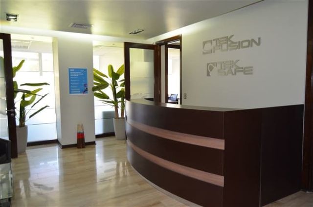 OFICINA Avenida del Valle con Santa Clara