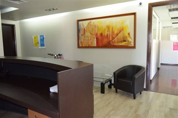 OFICINA Avenida del Valle con Santa Clara