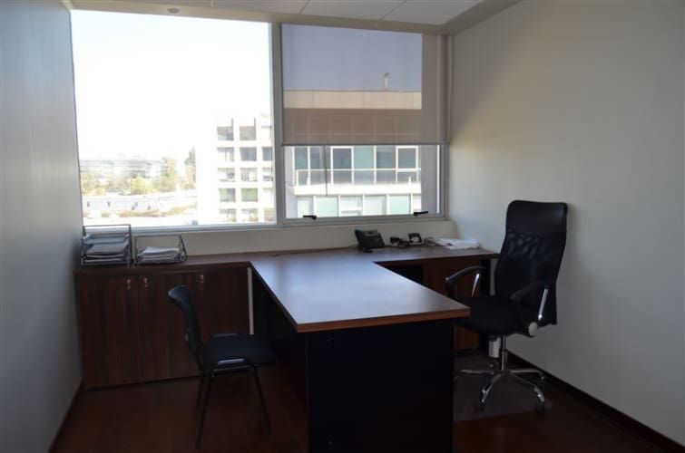 OFICINA Avenida del Valle con Santa Clara