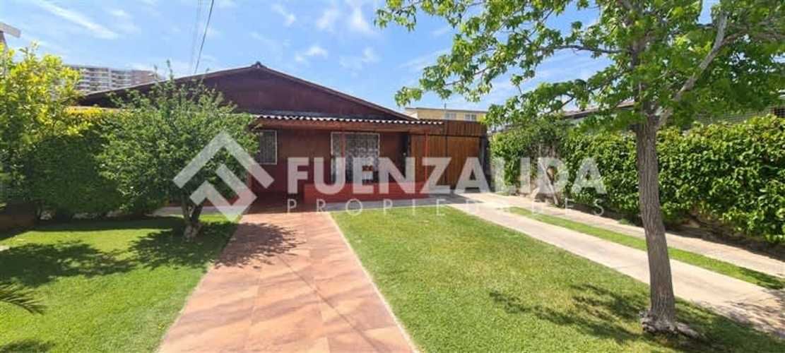 CASA Varas Mena/ Ciudad del Niño