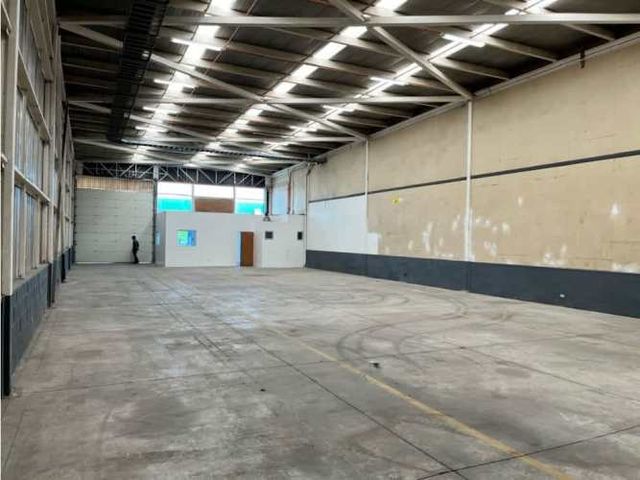 Arriendo bodega c/of de 390 m2, Los Libertadores. Quilicura.