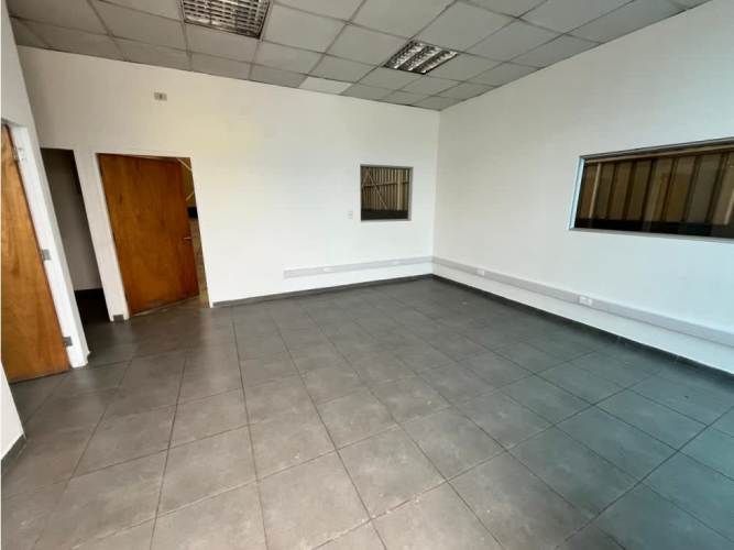 Arriendo bodega c/of de 390 m2, Los Libertadores. Quilicura.