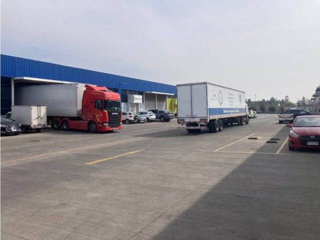 Arriendo bodega c/of de 390 m2, Los Libertadores. Quilicura.