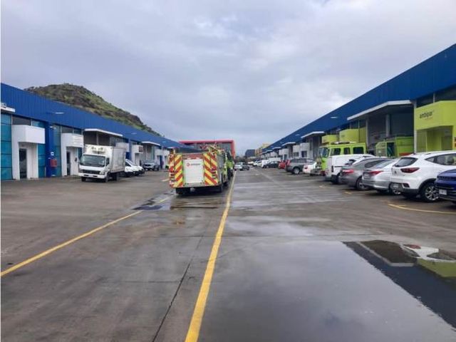 Arriendo bodega c/of de 390 m2, Los Libertadores. Quilicura.