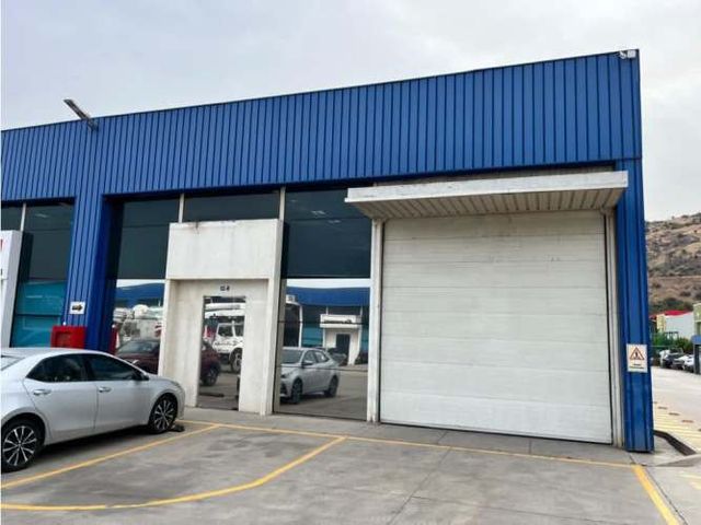 Arriendo bodega c/of de 390 m2, Los Libertadores. Quilicura.