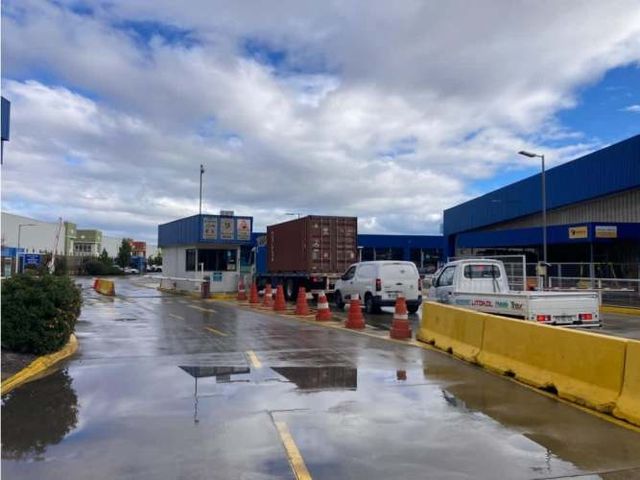 Arriendo bodega c/of de 390 m2, Los Libertadores. Quilicura.