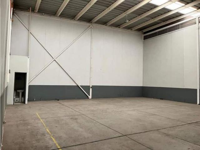 Arriendo bodega de 156 m2, Los Libertadores. Quilicura.