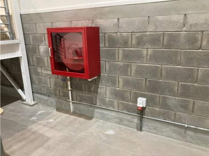 Arriendo bodega nueva c/of de 244 m2 en Parque Industrial.