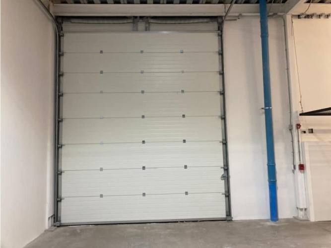 Arriendo bodega nueva c/of de 244 m2 en Parque Industrial.